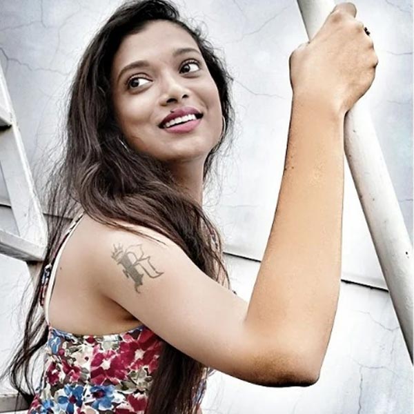 ইনস্টাগ্রামের পাতায় নিজের পরিচয় নেটপ্রভাবী হিসাবেও দেন রেখা। বিভিন্ন জায়গায় ফোটোশুট করতে দেখা যায় তাঁকে।