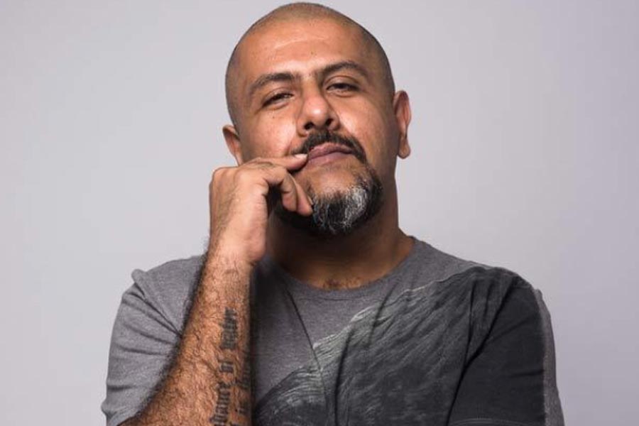 Vishal Dadlani share a picture from hospital here is what happend to him