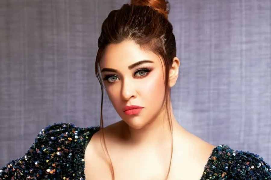 বিশ্বকাপ চলাকালীনই বিয়ের প্রস্তাব পান শামি। দেন বাঙালি অভিনেত্রী পায়েল ঘোষ। তিনি রাজনীতির সঙ্গেও যুক্ত। সমাজমাধ্যমে একটি পোস্ট করে শামিকে বিয়ের প্রস্তাব পাঠিয়েছেন পায়েল। লিখেছেন, “শামি, তুমি নিজের ইংরেজিটা একটু শুধরে নাও। আমি তোমাকে বিয়ে করতে রাজি আছি।” 