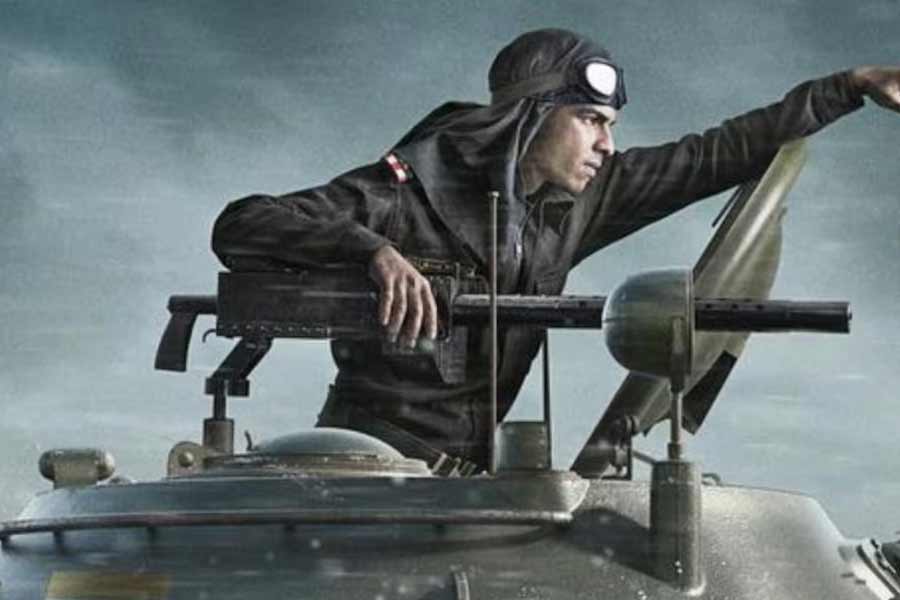 না, তবে এ বারেও সেই বিতর্ক নিয়ে তিনি কোনও মন্তব্য করেননি। সম্প্রতি একটি অনুষ্ঠানে ‘দ্য অক্সফোর্ড ইউনিয়ন ডিবেটিং সোসাইটি’র ছাত্রছাত্রীদের সঙ্গে কথা বলছিলেন গায়ক।