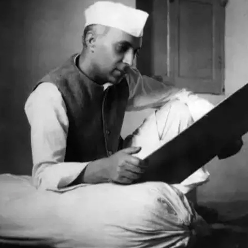 সেই সময় ব্রিটিশ প্রধানমন্ত্রী ক্লেমেন্ট অ্যাটলি এবং বিরোধী নেতা উইনস্টন চার্চিল উভয়েই ভারতকে ব্রিটিশ কমনওয়েলথের অংশ হওয়ার প্রস্তাব দিলেন।