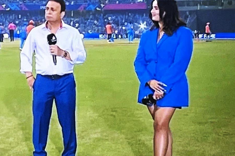 Mayanti Langer, sports anchor, shuts trolls on her outfit during the India vs New Zealand semi-final.