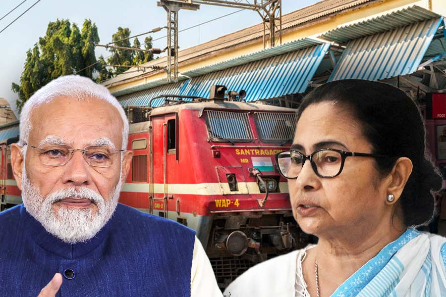 Mamata Banerjee criticizes Modi government for protesting fare hike in Indian Railways.
