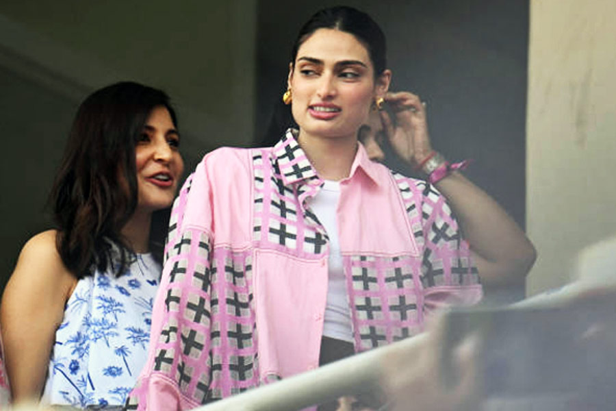 Anushka Sharma, Athiya Shetty's choice of dress in Ahmedabad for cricket world cup 2023 final.