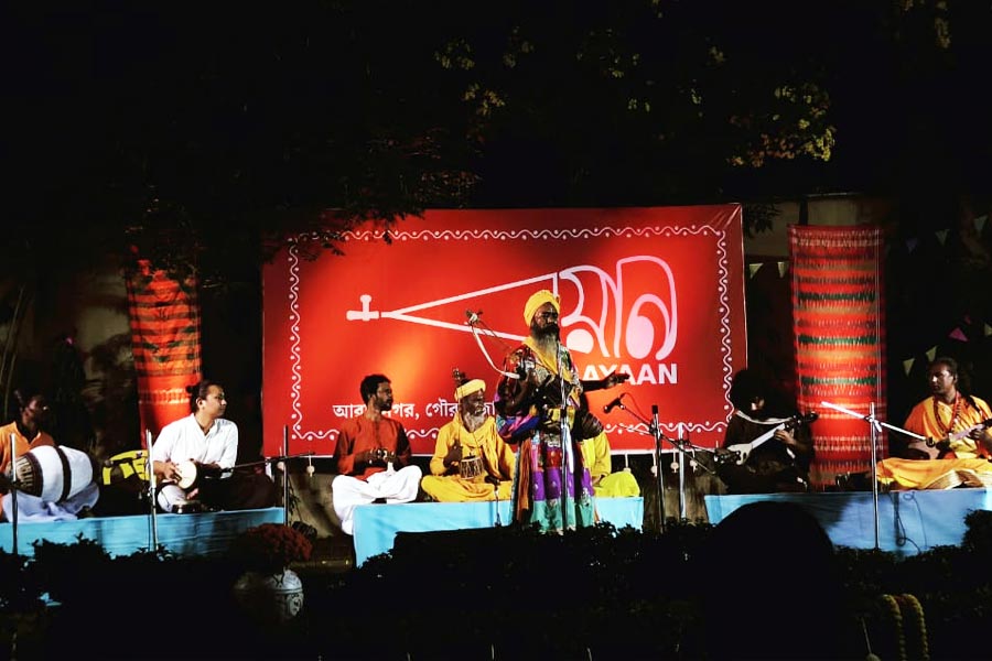 The tradition of folk songs continues in Bengal, a recent event of Bayan reminds Kolkata.