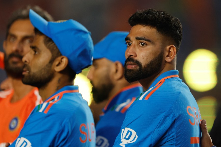 কিন্তু ফলাফলে তার প্রতিফলন দেখা গেল না। ব্যাটিং, বোলিং, ফিল্ডিং— সব ক্ষেত্রেই অজ়ি বাহিনীর কাছে হার মানল রাহুল দ্রাবিড়ের বাহিনী। ট্রেভিস হেডের শতরানে ভর করে অস্ট্রেলিয়া জিতল ৬ উইকেটে।