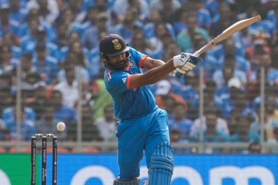 এই বিশ্বকাপের প্রথম ম্যাচ থেকে রোহিত যে ভাবে খেলে এসেছেন, ফাইনালে শুরুতা তেমনই ছিল। নেমেই দ্রুত রান তুলতে শুরু করেন ভারতের অধিনায়ক। কিন্তু আবারও বড় শট খেলতে গিয়েই আউট হন। ৩১ বলে ৪৭ রান করে ফিরতে হয় ডানহাতি ব্যাটারকে। রোহিতের ঝুলিতে চারটি চার এবং তিনটি ছয় ছিল। তাঁকে এই ম্যাচের জন্য ১০-এর মধ্যে ৬ নম্বর দিচ্ছে আনন্দবাজার অনলাইন।