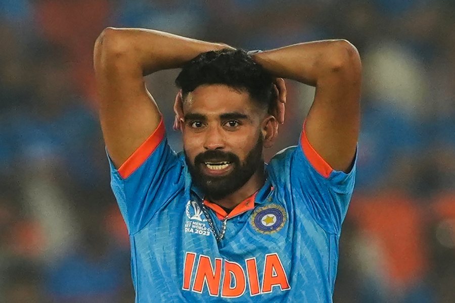 জাদেজা, কুলদীপ এবং সিরাজ এই তিন জনকেই ১০-এ ২ করে নম্বর দিচ্ছে আনন্দবাজার অনলাইন। 