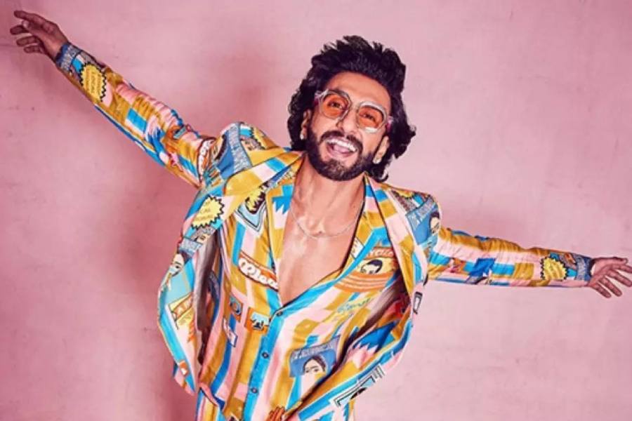 ‘ডেডপুল ২’ ছবিতে হিন্দি ডাবিংয়ের সময় ডেডপুল চরিত্রের নেপথ্যকণ্ঠে ছিলেন বলি অভিনেতা রণবীর সিংহ।