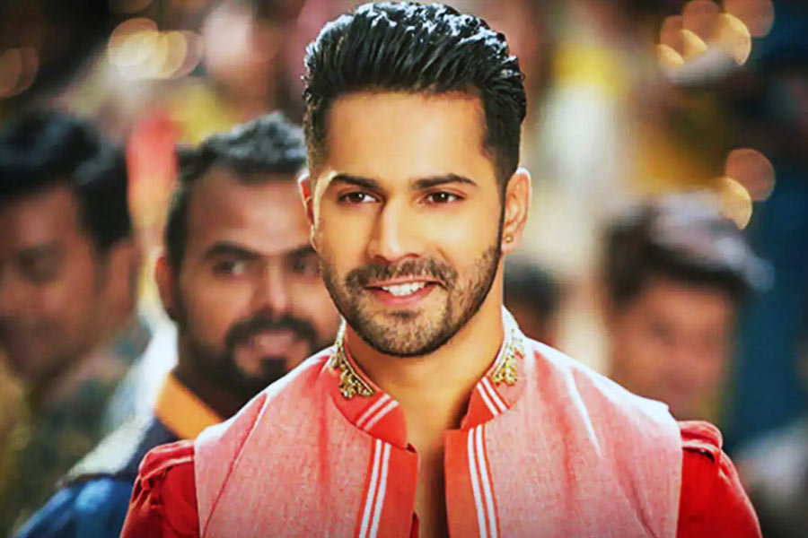 ‘ক্যাপ্টেন আমেরিকা: সিভিল ওয়ার’ ছবিতে ক্যাপ্টেন আমেরিকার চরিত্রের নেপথ্যে কণ্ঠ দিয়েছিলেন বলি অভিনেতা বরুণ ধওয়ান।