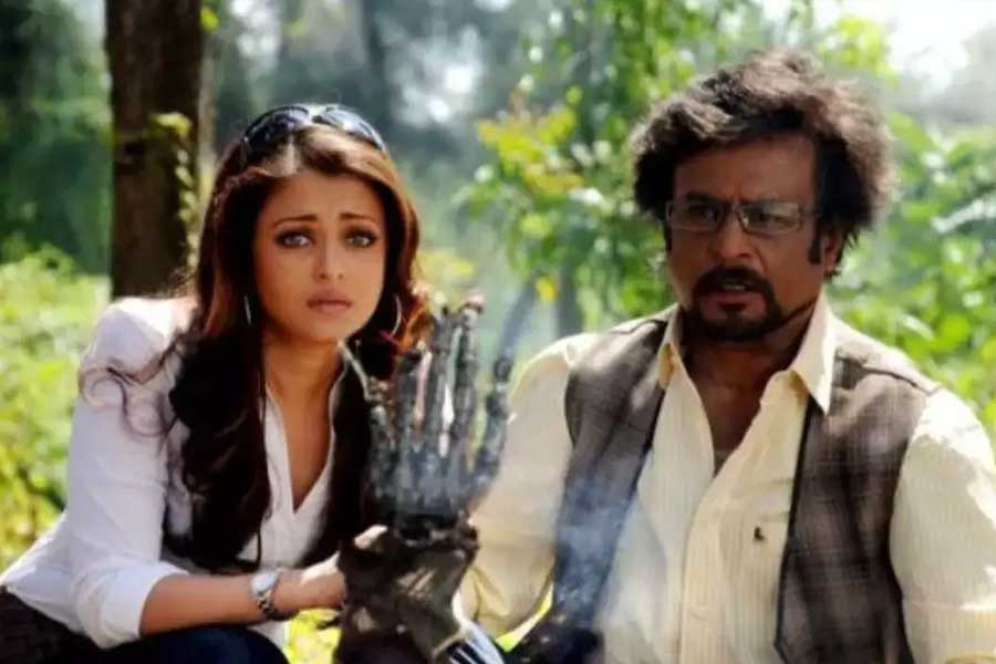 ২০১০ সালে এস শঙ্করের পরিচালনায় প্রেক্ষাগৃহে মুক্তি পায় ‘রোবট’ ছবিটি। এই ছবিতে দক্ষিণী তারকা রজনীকান্তের বিপরীতে জুটি বেঁধে অভিনয় করতে দেখা যায় ঐশ্বর্যা রাই বচ্চনকে।