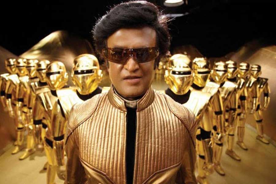 বলিপাড়া সূত্রে খবর, ‘রোবট’ ছবি থেকে সরে যান শাহরুখ। এর পর রজনীকান্তকে বেছে নেন ছবিনির্মাতারা। কিন্তু প্রিয়ঙ্কা এই ছবিতে অভিনয়ের প্রস্তাব খারিজ করে দেন।