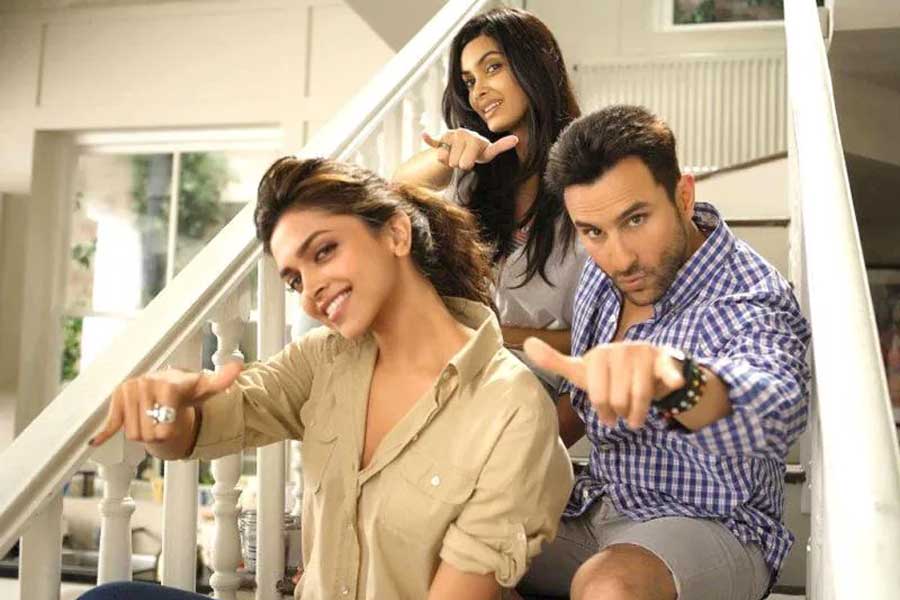 ২০১২ সালে মুক্তিপ্রাপ্ত ‘ককটেল’ ছবিতে অভিনয় করে দর্শকের মন কাড়েন দীপিকা পাড়ুকোন, সইফ আলি খান এবং ডায়ানা পেন্টি।