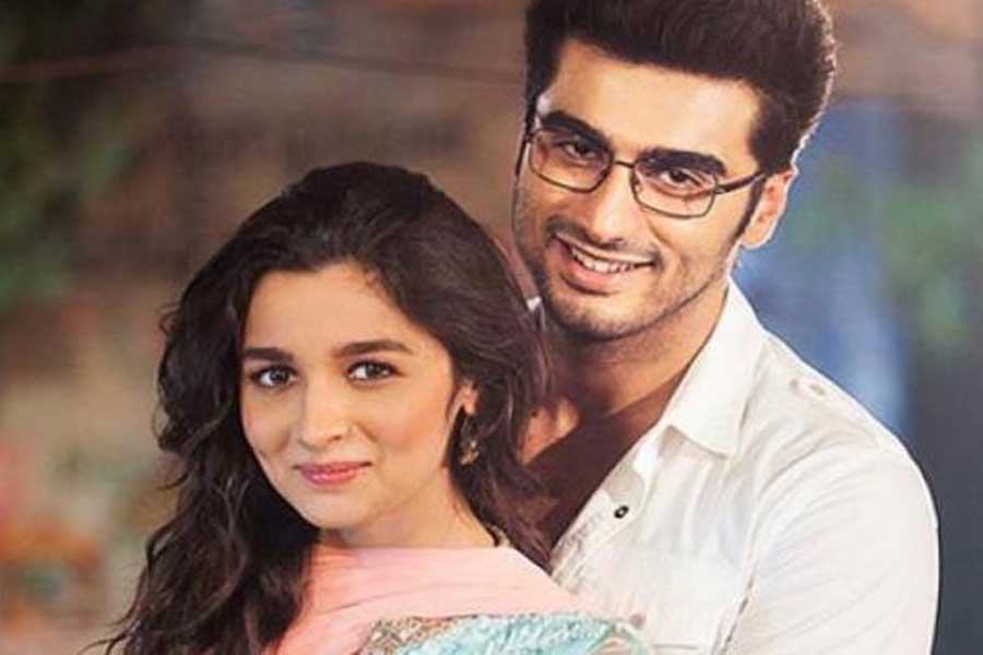 ২০১৪ সালে ‘টু স্টেটস’ ছবিতে অর্জুন কপূরের সঙ্গে অভিনয় করতে দেখা যায় আলিয়া ভট্টকে। চেতন ভগতের উপন্যাসের উপর ভিত্তি করে এই ছবির চিত্রনাট্য নির্মাণ করা হয়।