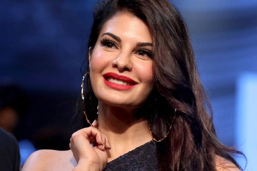 ২০১৪ সালে মুক্তিপ্রাপ্ত ‘কিক’ ছবিতে অভিনয়ের জন্য জ্যাকলিনকে নন, ছবিনির্মাতাদের প্রথম পছন্দ ছিল প্রিয়ঙ্কা। বলিপাড়া সূত্রে খবর, প্রিয়ঙ্কা এই ছবির প্রস্তাব খারিজ করলে তার পর জ্যাকলিনকে প্রস্তাব দেওয়া হয়।