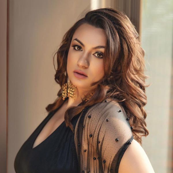 মূলত এই সব ভাবনায় ভর করেই ২২ বছরের দীপিকা জেন গ্যারেট নাম লিখিয়েছিলেন বিশ্বমানের শীর্ষ স্থানীয় এক সৌন্দর্য প্রতিযোগিতায়। আর কী অদ্ভুত, সুযোগও পেয়ে গিয়েছিলেন।