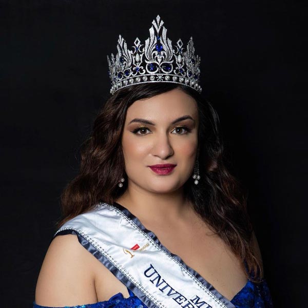 এককালে সুস্মিতা সেন, লারা দত্তদের মতো বলিউড অভিনেত্রীরা যে মুকুট জয় করেছিলেন, সেই ‘ব্রহ্মাণ্ডসুন্দরী’র খেতাব জয়ের মঞ্চে ডাক পেয়েছিলেন দীপিকাও।