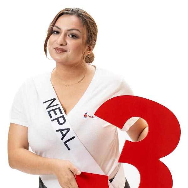 দীপিকা নেপালের কন্যা। তাঁর পরিবার নেপালের কাঠমান্ডুর বাসিন্দা। যদিও দীপিকার কৈশোর কেটেছে আমেরিকাতেই। পরে তিনি নেপালে ফেরেন। নেপালের সৌন্দর্য প্রতিযোগিতায় সেরা সুন্দরীর শিরোপাও জেতেন তিনি।