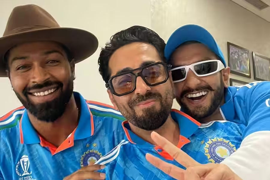 Hardik Pandya Ranveer singh Ayushmann Khurrana shares a light moment after losing india world cup
