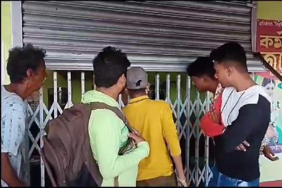 Theft in gold shop in Bhatar dgtld