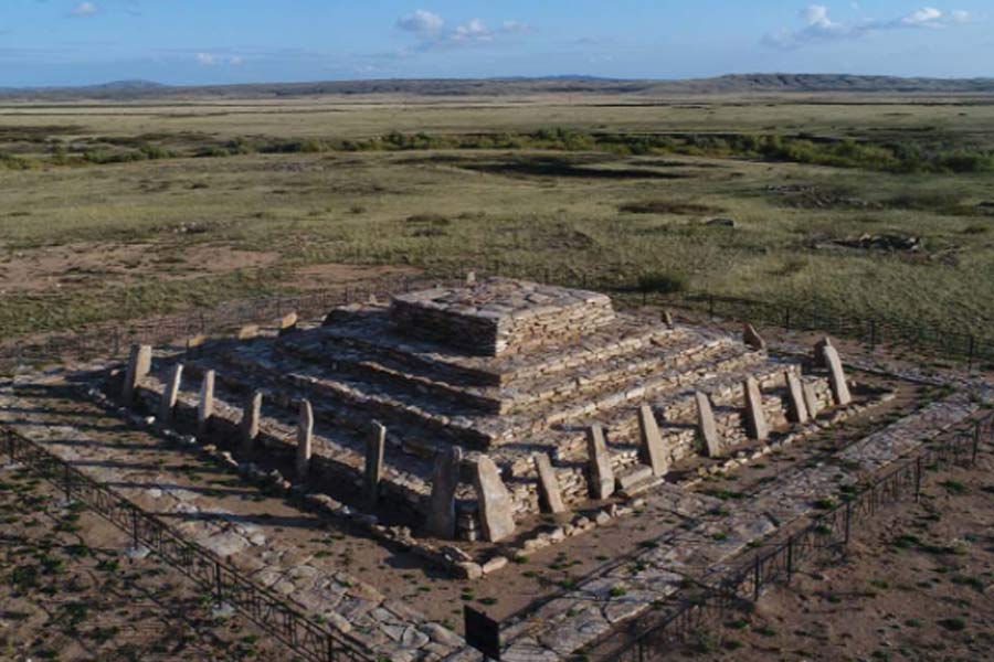সম্প্রতি ওই সমাজের উঁচু স্তরের প্রতিনিধিদের সমাধিস্থলের খোঁজ পেয়েছেন নৃতত্ত্ববিদেরা। সেই সমাধিস্থল থেকেই উঠে এসেছে একের পর এক অজানা তথ্য। প্রকাশ্যে এসেছে অজানা এক সভ্যতার জীবনযাপনের ধারা এবং সংস্কৃতির কথা।