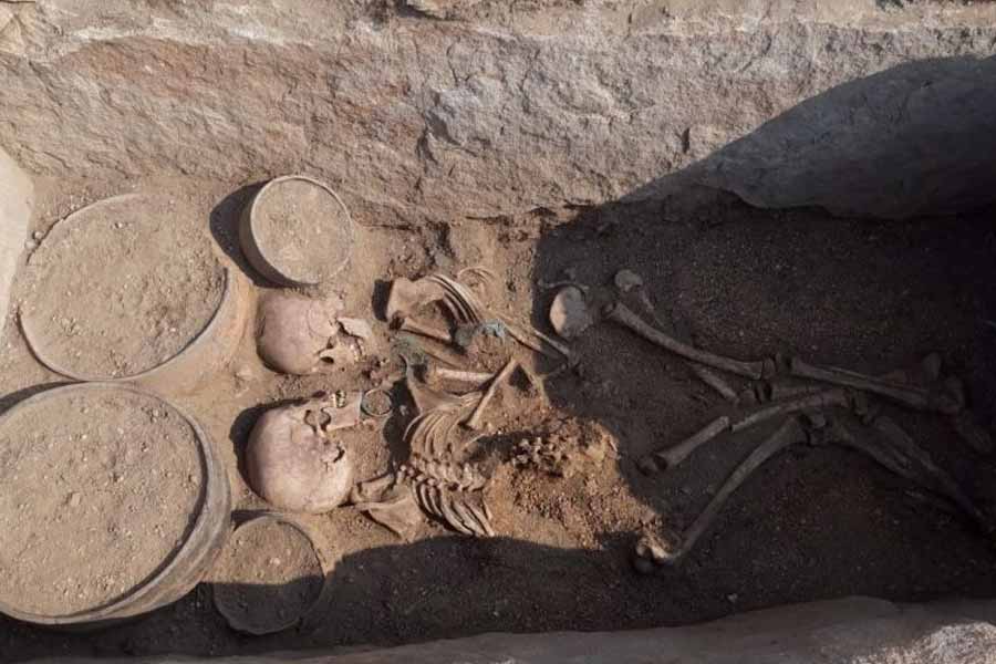 গবেষকেরা পিরামিডের ভিতরে প্রবেশ করে দেখেছেন সেখানে পাথরের শবাধারে সার দিয়ে রাখা দেহ। তাঁদের দাবি, এই পিরামিড আসলে তৈরি করা হয়েছিল ওই সভ্যতার অভিজাত এবং উচ্চস্তরীয়দের সমাধিস্থ করার জন্য।