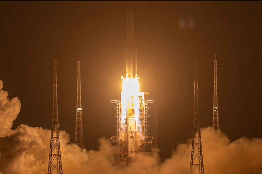 The US and China is racing up in lunar mission