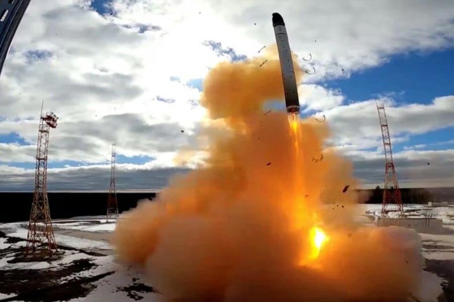 Russian President Vladimir Putin all set to test World’s Largest Ballistic Missile - Satan 2 over South Pole