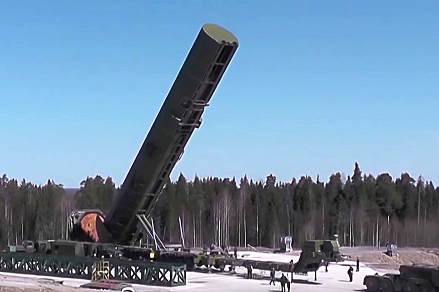Russian President Vladimir Putin all set to test World’s Largest Ballistic Missile - Satan 2 over South Pole