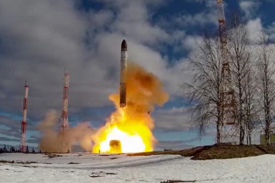 Russian President Vladimir Putin all set to test World’s Largest Ballistic Missile - Satan 2 over South Pole