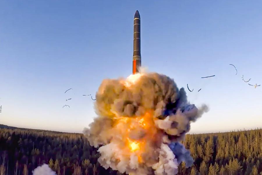 Russian President Vladimir Putin all set to test World’s Largest Ballistic Missile - Satan 2 over South Pole