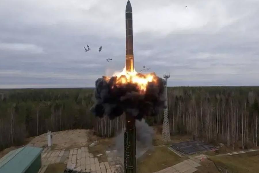 Russian President Vladimir Putin all set to test World’s Largest Ballistic Missile - Satan 2 over South Pole