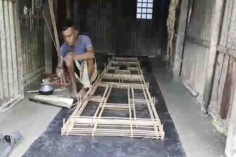 Image of Aminur making Raas Chakra