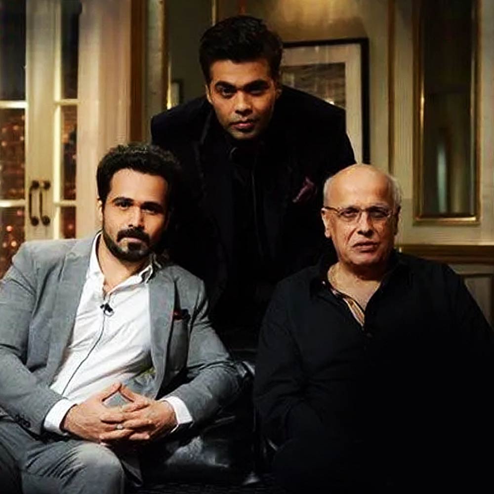 বলিপাড়ার প্রথম সারির ছবিনির্মাতা কর্ণ জোহরের সঞ্চালনায় ‘কফি উইথ কর্ণ’ যতটা জনপ্রিয়, ততটা বিতর্কিতও বটে। ২০১৪ সালে এই শোয়ের চতুর্থ পর্বে অতিথি হিসাবে উপস্থিত ছিলেন ইমরান হাশমি এবং ছবিনির্মাতা মহেশ ভট্ট।