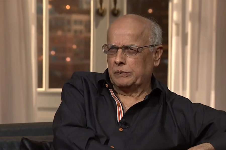 মহেশ প্রসঙ্গে ইমরান জানান, মহেশের সঙ্গে ইমরান কোনও ছবিতে কাজ করলে সেখান থেকে বেশির ভাগ অর্থ নিয়ে নেন মহেশ। তাঁর কাছে লাভের গুড় এসে পৌঁছয় না বলে দাবি করেন অভিনেতা।