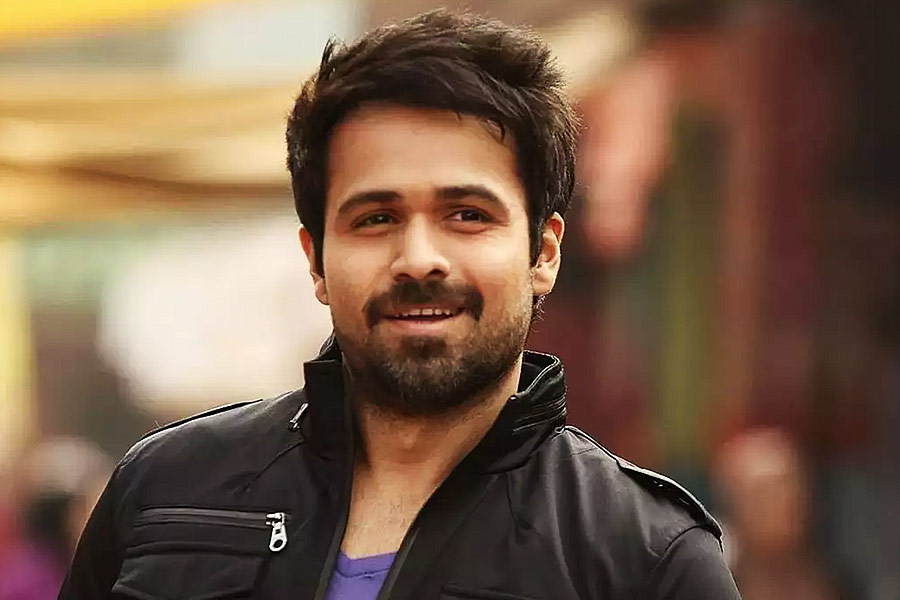 ইমরানের আরও দাবি, কর্ণের শোয়ে যে ধরনের মন্তব্য তিনি করেছিলেন তা শোনার পর বলিপাড়ার অধিকাংশ তারকার সঙ্গে তাঁর সম্পর্ক খারাপ হয়ে গিয়েছিল। অথচ মজার ছলে শুধুমাত্র উপহার পাওয়ার জন্যই এমন বলেছিলেন অভিনেতা।