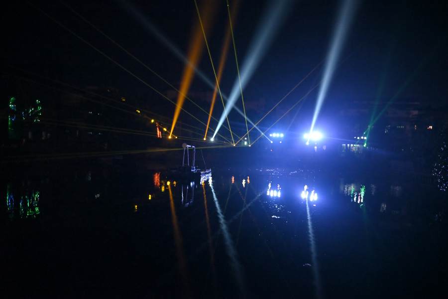 পুজোকে কেন্দ্র করে এই অভিনব উদ্যোগকে সাধু বাদ জানিয়েছেন এলাকাবাসিরাও। অন্যকে নতুন জীবন দিন। এগিয়ে আসুন এবং অঙ্গীকার করুন অঙ্গদানের। ক্লিক করুন পাশের লিঙ্কে — bit.ly/47a6kLV