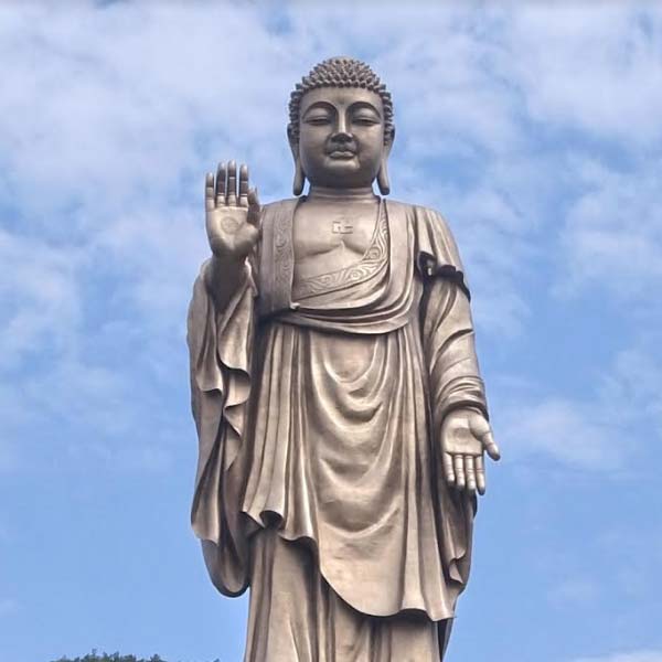 এমনিতে দু’দেশের সম্পর্ক ভাল নয়। সাম্প্রতিক অতীতে বার বার সীমান্ত সংঘাতে জড়িয়ে পড়েছে ভারত ও চিন। কিন্তু, বেশ খানিকটা সময় পিছিয়ে গেলে দেখা যায়, দুই সভ্যতার মধ্যে সাংস্কৃতিক মেলবন্ধন বেশ দৃঢ়ই ছিল। বিশেষ করে বৌদ্ধ ধর্মকে কেন্দ্র করে চিন ও ভারত প্রাচীন কালে ঘনিষ্ঠ হয়ে পড়ে।