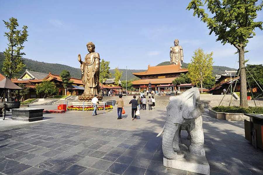 কালের প্রলেপে চিংহাইয়ের বৌদ্ধ স্তূপ চাপা পড়ে যায়। ২০০৭ সালে চিন সরকার এবং মহাযান বৌদ্ধ ধর্মের স্থানীয় শাখা দ্রুকপার প্রধান গ্যালওয়াং দ্রুকপার আগ্রহে ও তত্ত্বাবধানে সংশ্লিষ্ট অঞ্চলে প্রত্নতাত্ত্বিক খননকার্য শুরু হয়। এই সময় নাংচেন নামক স্থানে এই স্তূপ ও সংলগ্ন বিহারের ধ্বংসাবশেষ আবিষ্কৃত হয়। প্রত্নতত্ত্ববিদেরা জানান, এই বিহার ও স্তূপ মৌর্য সম্রাট অশোকের কালে নির্মিত।