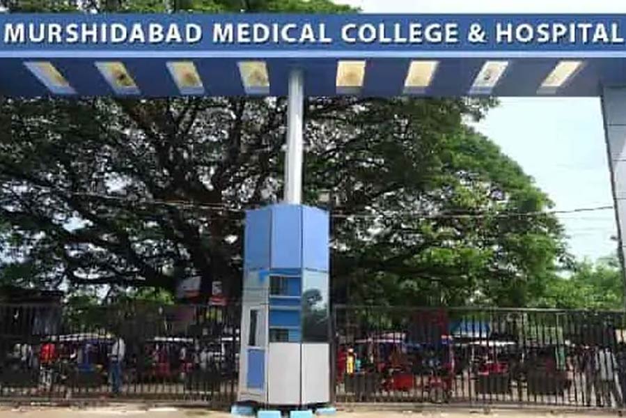 Security guard retrenchment creates chaos at Murshidabad Medical College Hospital dgtld