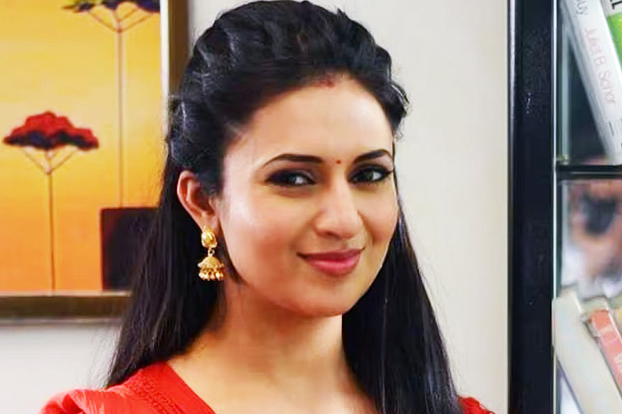 ‘বনু ম্যায় তেরি দুলহন’ এবং ‘ইয়ে হ্যায় মহব্বতে’র মতো হিন্দি ধারাবাহিকে অভিনয় করে জনপ্রিয়তা পান দিব্যাঙ্কা ত্রিপাঠি দাহিয়া।