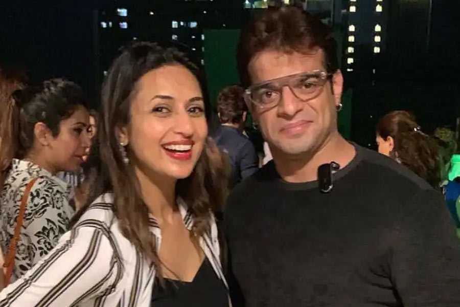 ‘ইয়ে হ্যায় মহব্বতে’ হিন্দি ধারাবাহিকে দিব্যাঙ্কার সঙ্গে ছোট পর্দায় জু়টি বেঁধে অভিনয় করেন কর্ণ পটেল। ‘কহানি ঘর ঘর কি’, ‘কসৌটি জিন্দেগি কে’, ‘কসম সে’, ‘কস্তুরি’র মতো জনপ্রিয় হিন্দি ধারাবাহিক রয়েছে কর্ণের কেরিয়ারের ঝুলিতে।