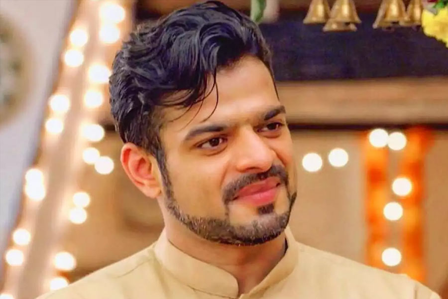 টেলিপাড়া সূত্রে খবর, ধারাবাহিকের প্রতি পর্বে অভিনয় করতে এক থেকে সওয়া লক্ষ টাকা উপার্জন করেন কর্ণ।