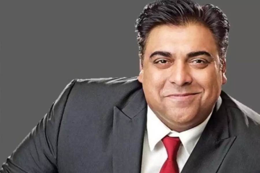 টেলিপাড়া সূত্রে খবর, ধারাবাহিকের প্রতি পর্বে অভিনয় করতে সওয়া লক্ষ টাকা পারিশ্রমিক নেন রাম। কানাঘুষো শোনা যায়, মাসে মাত্র ১৫ দিন শুটিং করেন তিনি। বাকি সময় পরিবার এবং বন্ধুবান্ধবদের সঙ্গে কাটাতে পছন্দ করেন অভিনেতা।