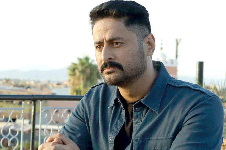 টেলিপাড়া সূত্রে খবর, ধারাবাহিকের পর্বপ্রতি অভিনয় করতে এক লক্ষ টাকা পারিশ্রমিক আদায় করেন মোহিত।