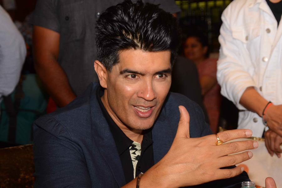 শুধু বলিপাড়ার তারকারাই নন, দেশের বহু খ্যাতনামী ব্যক্তির নামও মণীশের বাড়ির পার্টির অতিথিদের তালিকায় থাকে।