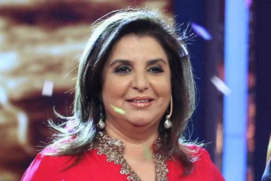 ফারহার দাবি, মণীশের বাড়ির দীপাবলি পার্টিতে যে হেতু তারকাদের ঢল নামে সে হেতু সেখানে ছবিশিকারিদের ভিড়ও বেশি হয়। তাই নিজের সংস্থার প্রচার করার এত বড় সুযোগ হাতছাড়া করেন না পোশাকশিল্পী।