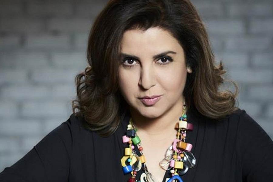 সাক্ষাৎকারে ফারহা জানান, মণীশ তাঁর পার্টিতে অতিথিদের নিমন্ত্রণ জানানোর পর সেই অতিথিদের জানিয়ে দিতে হয় যে তাঁরা সেই পার্টিতে আদৌ যেতে পারবেন কি না।