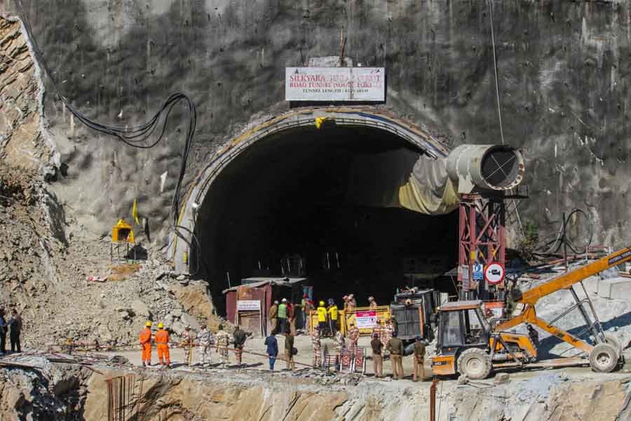 Trapped workers in Uttarkashi Tunnel are spending time by playing indoor games