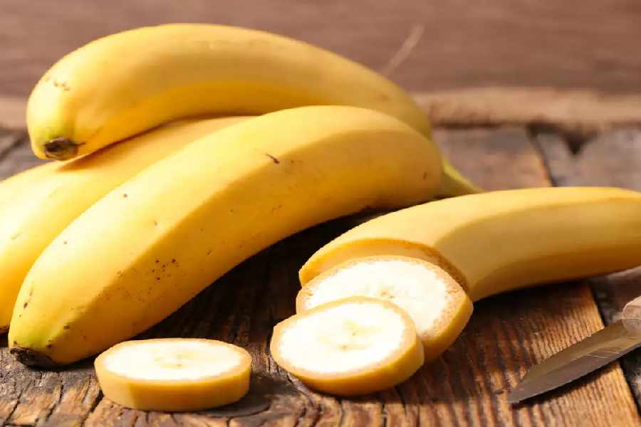Foods to avoid eating with bananas.